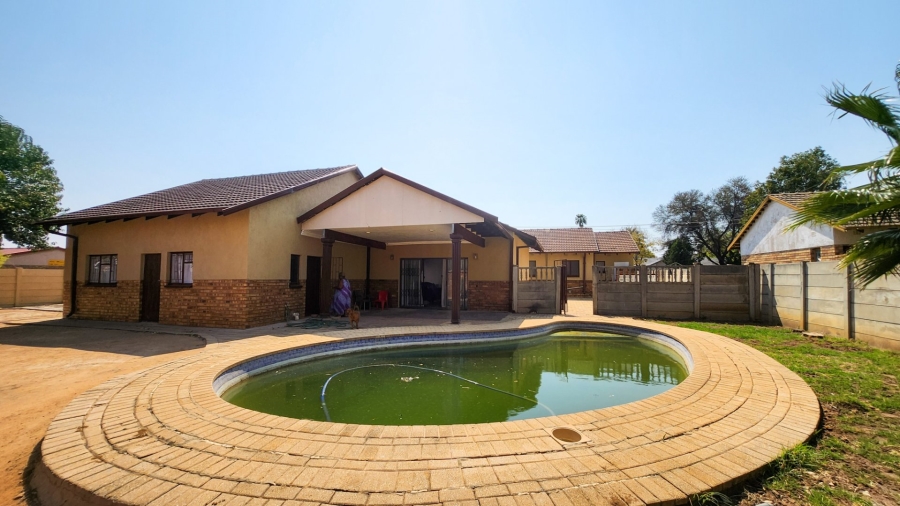 3 Bedroom Property for Sale in La Hoff North West